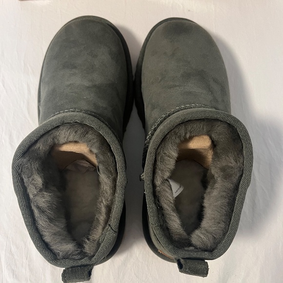 NWT UGG Women's Classic Ultra Mini Boot Size 7 in Green *Damaged - See Photos* - Picture 6 of 11